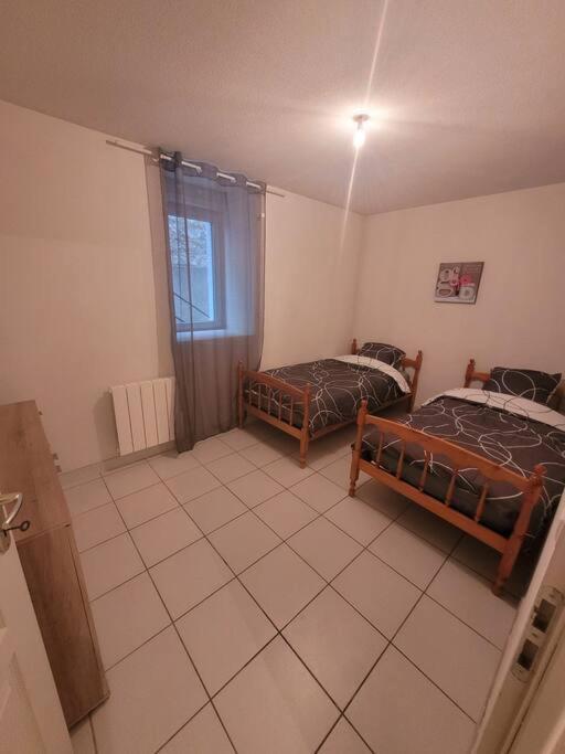Appartement Sur La Place De Poncin Exterior photo
